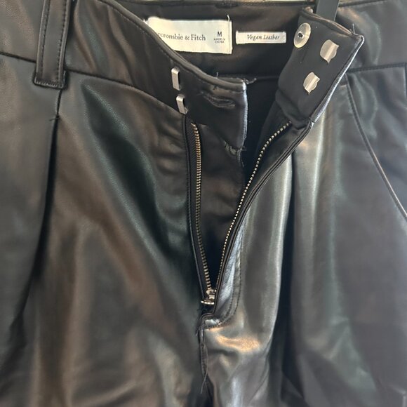 Abercrombie & Fitch Vegan Leather Shorts Womens Size Medium Black Tailored - Picture 7 of 10